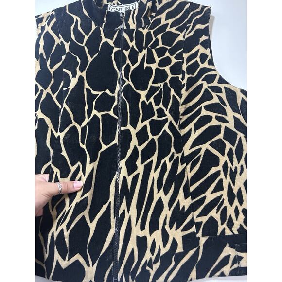 Carlisle Giraffe Print Corduroy Zip Vest (US 12) - Picture 2 of 12